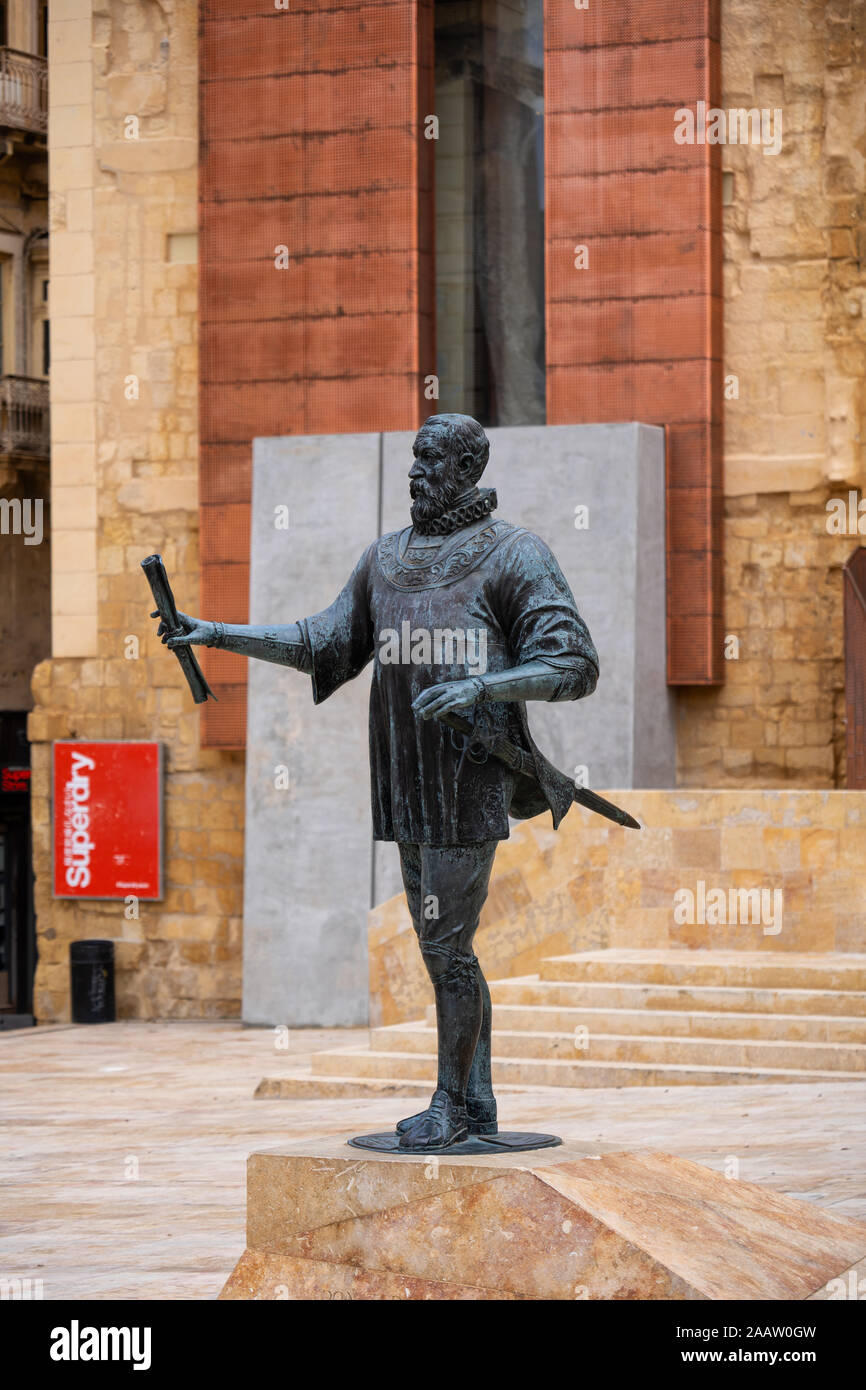 Statue von Jean de La Valette in Stadt Valletta, Malta, 49. Großmeister des Ordens von Malta, Kunstwerke von Joseph Chetcuti Stockfoto