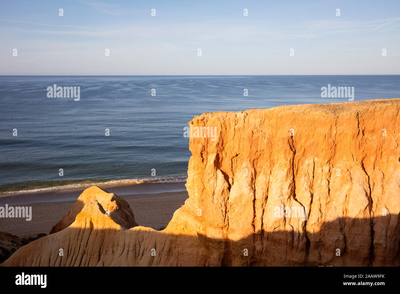Rocky Sandstein an der Atlantischen Küste, Algarve, Portugal Stockfoto