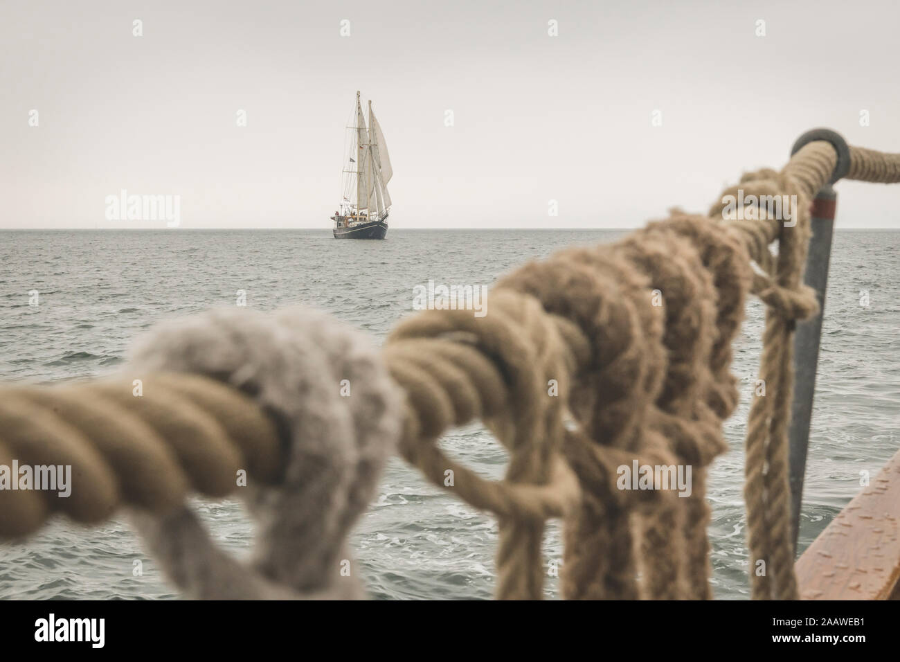 Dänemark, Ostsee, traditionelles Segelschiff von Gulet Deck gesehen Stockfoto