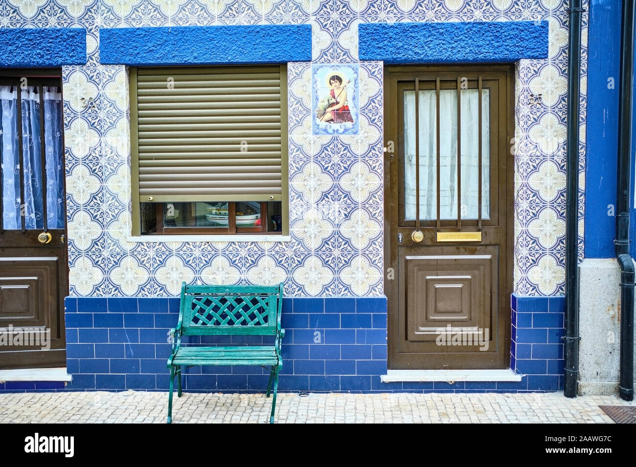 Portugal, Porto, Afurada, einzigartigen blauen Haus Fassade bei Tag gesehen Stockfoto