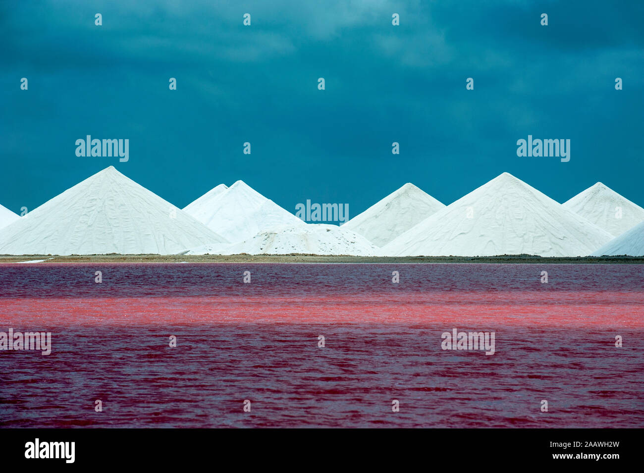 Anzeigen von Salt Lake gegen den blauen Himmel, Bonaire, Karibik Niederlande Stockfoto