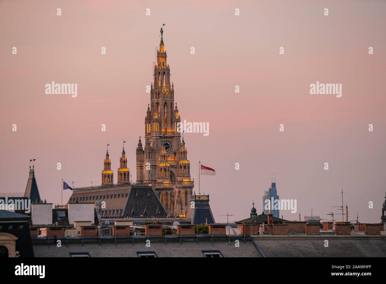 Wiener Rathaus gegen Himmel bei Sonnenuntergang, Österreich Stockfoto