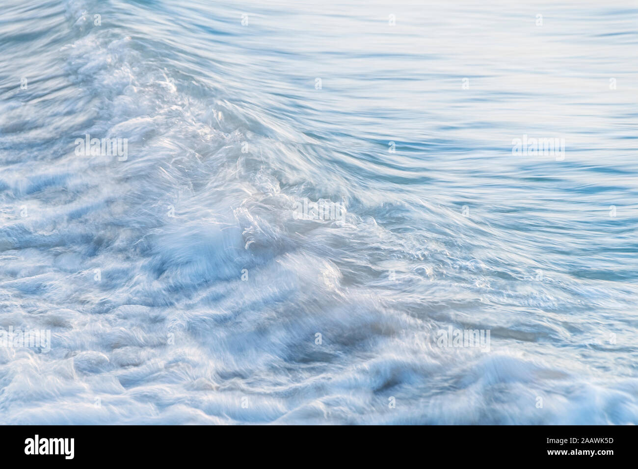 Full Frame geschossen von meereswellen am Strand, Camusdarach Lochaber, Schottland, Großbritannien Stockfoto