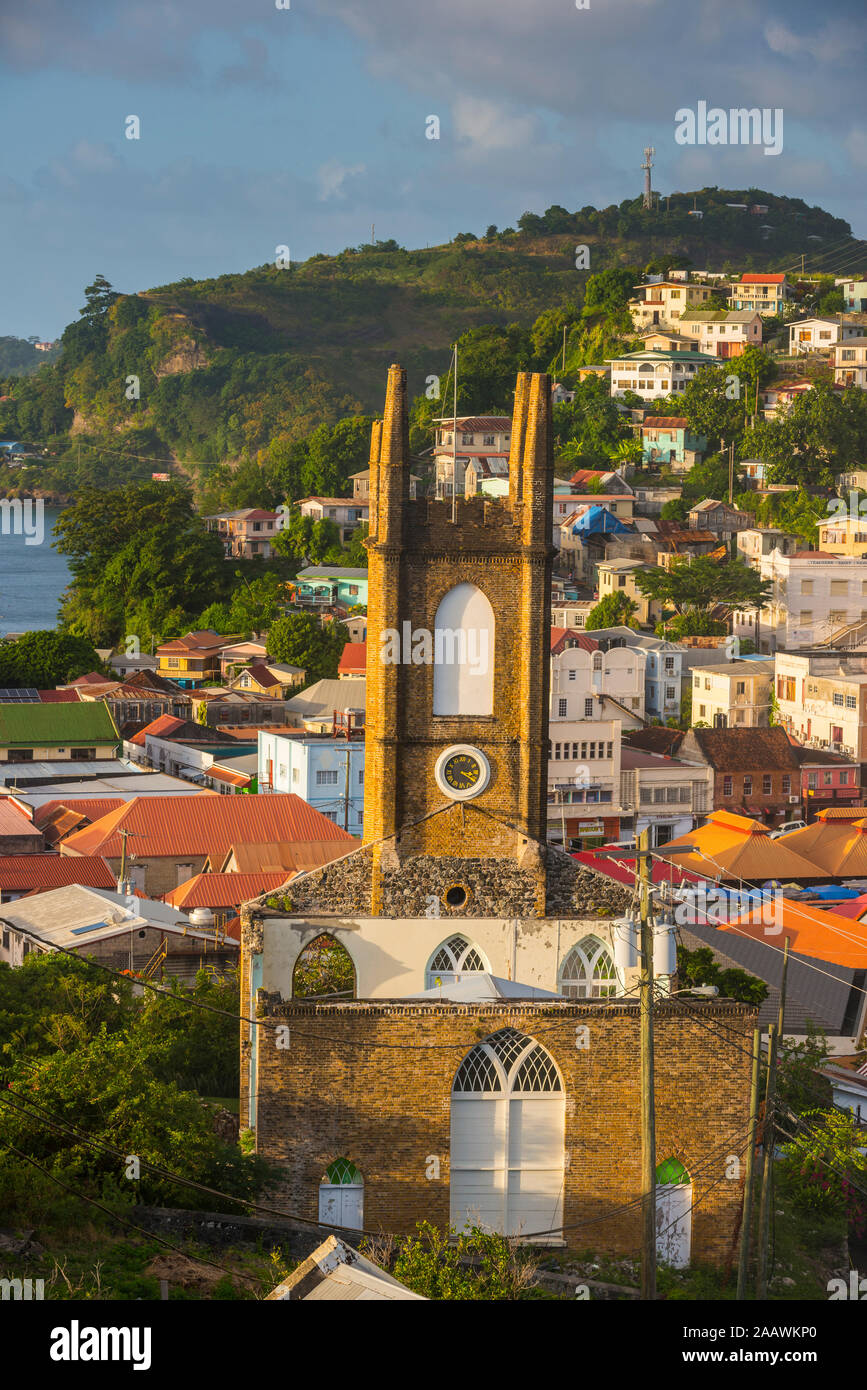 Luftaufnahme von Gebäuden in St. George's Stadt gegen Himmel, Grenada, Karibik Stockfoto