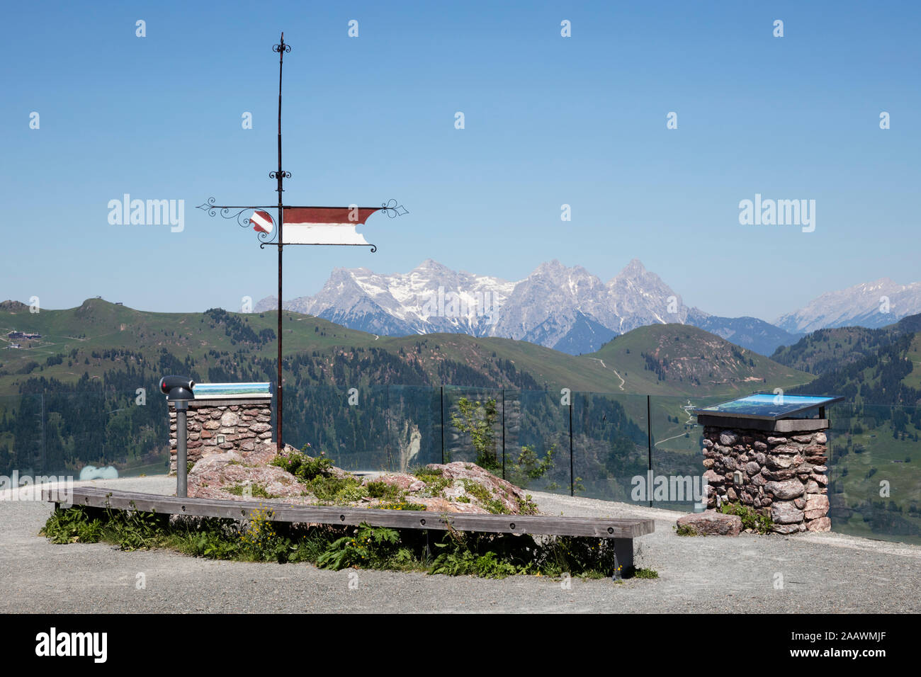 Observation Deck gegen den klaren Himmel, Kitzbühel, Tirol, Österreich Stockfoto