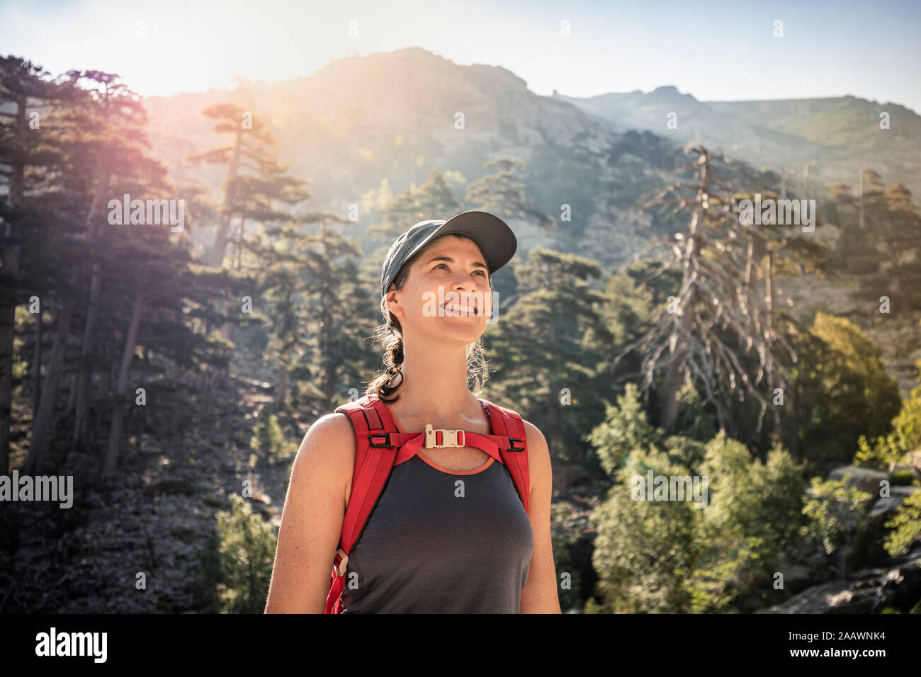 Weibliche Wanderer während der Wanderung, Haute-Corse, Korsika, Frankreich Stockfoto