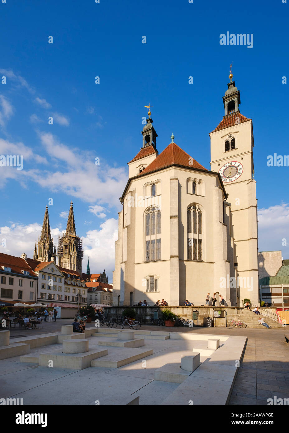 Von außen gegen Himmel am Neupfarrplatz Neupfarrkirche, Altstadt, Regensburg, Oberpfalz, Bayern, Deutschland Stockfoto