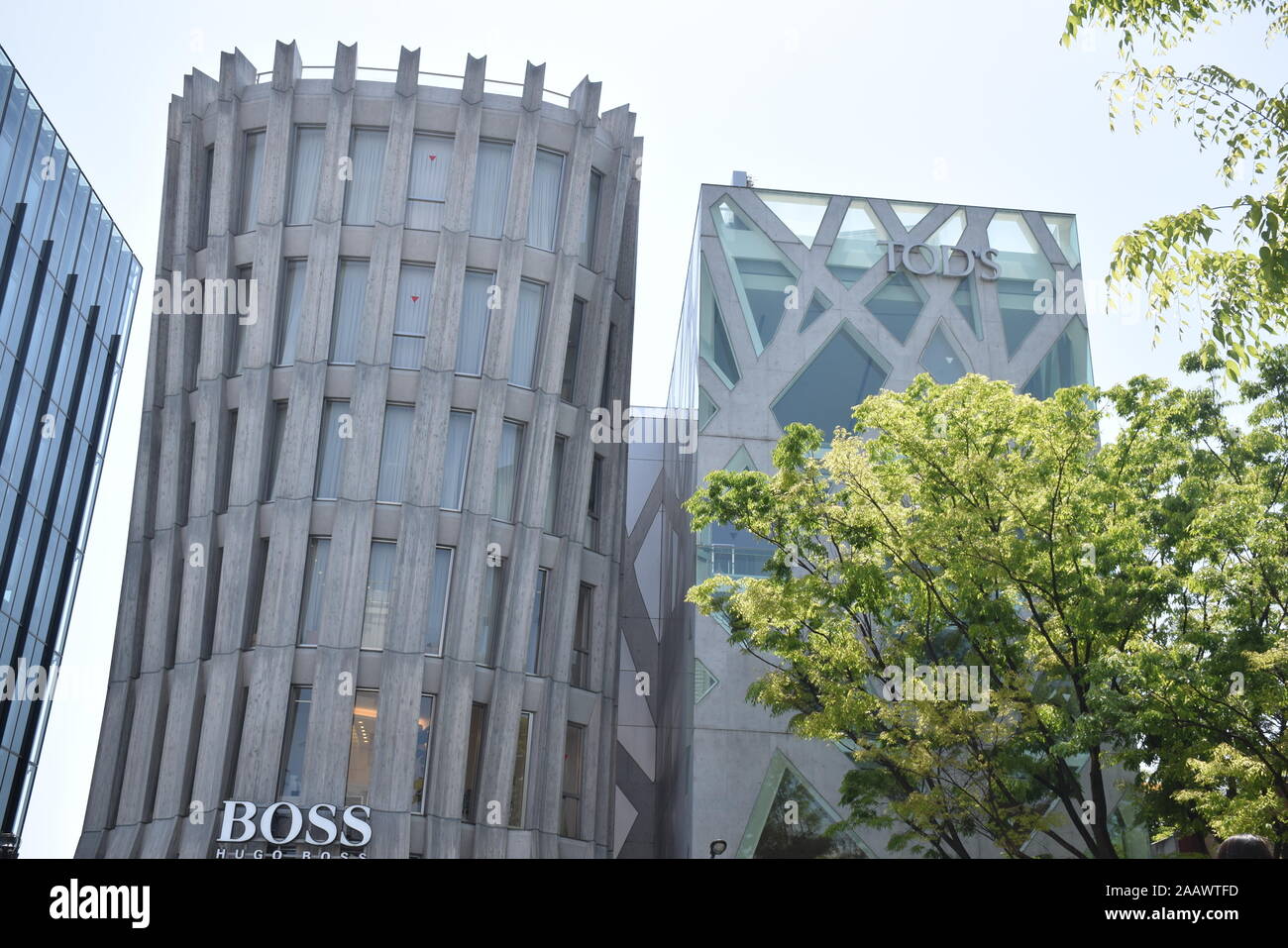 Das Äußere der Boss und Tod's Flagship Stores in Omotesando Bezirk in Tokyo, Japan Stockfoto