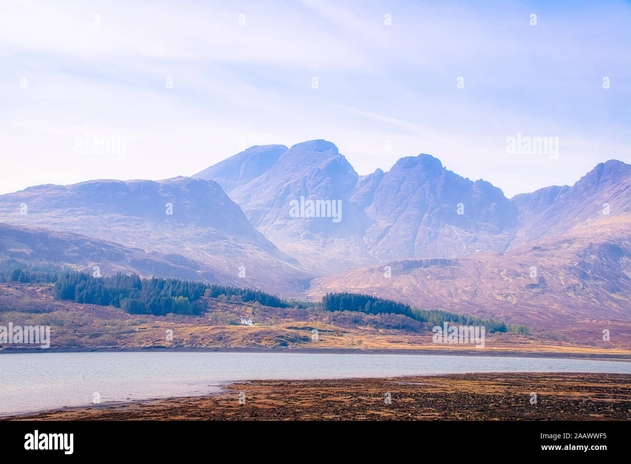 Malerischer Blick auf Cuillin Mountains gegen Himmel, Isle of Skye, Highlands, Schottland, UK Stockfoto