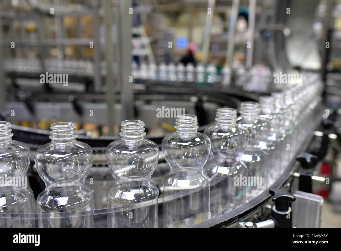 Apple-juice Factory, Abfuellung, Apfelsaft Stockfoto