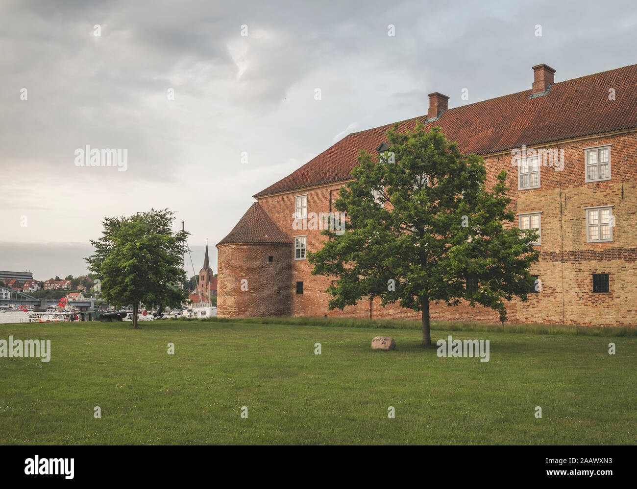 Dänemark, Sonderborg, Schloss Sonderborg an bewölkten Tag gesehen Stockfoto