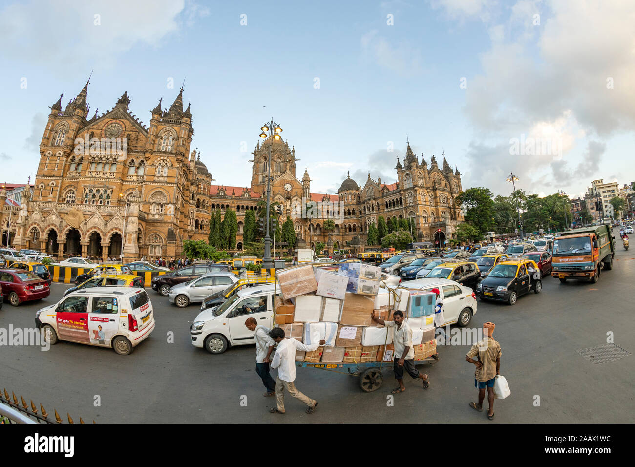 Mumbai Maharashtra Indien am 6. September 2019 Chhatrapati Shivaji Terminus früher Victoria Terminus in Mumbai, Indien ist ein UNESCO-Weltkulturerbe. Stockfoto