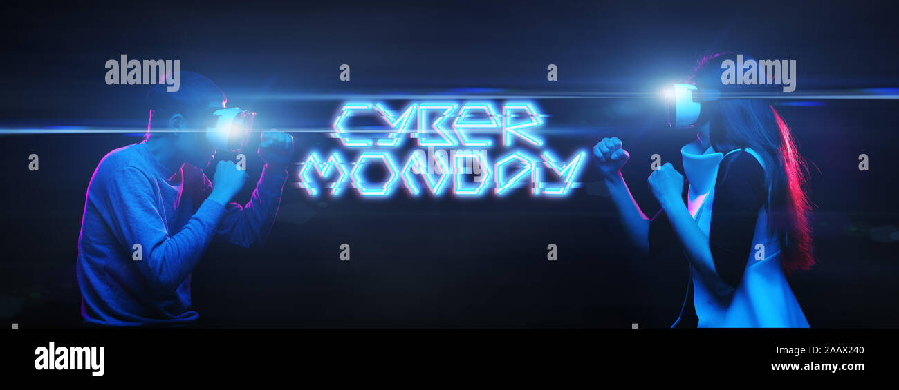 Der Mann und die Frau in der virtuellen Realität Gläser auf schwarzen Hintergrund mit blauer Aufschrift. Cyber Monday Konzept Stockfoto