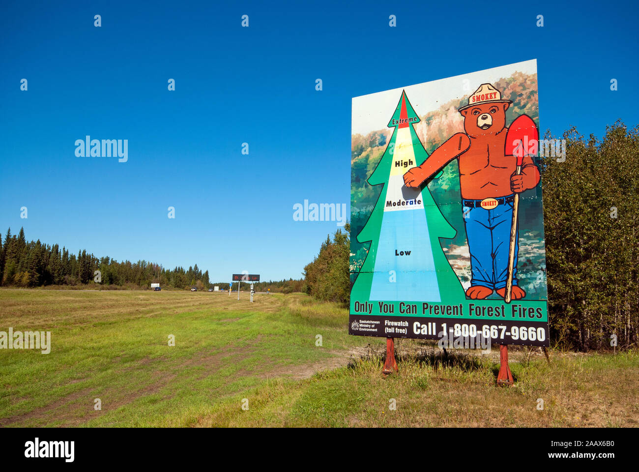 Smokey Bär Fire Warnschild, Saskatchewan, Kanada Stockfoto
