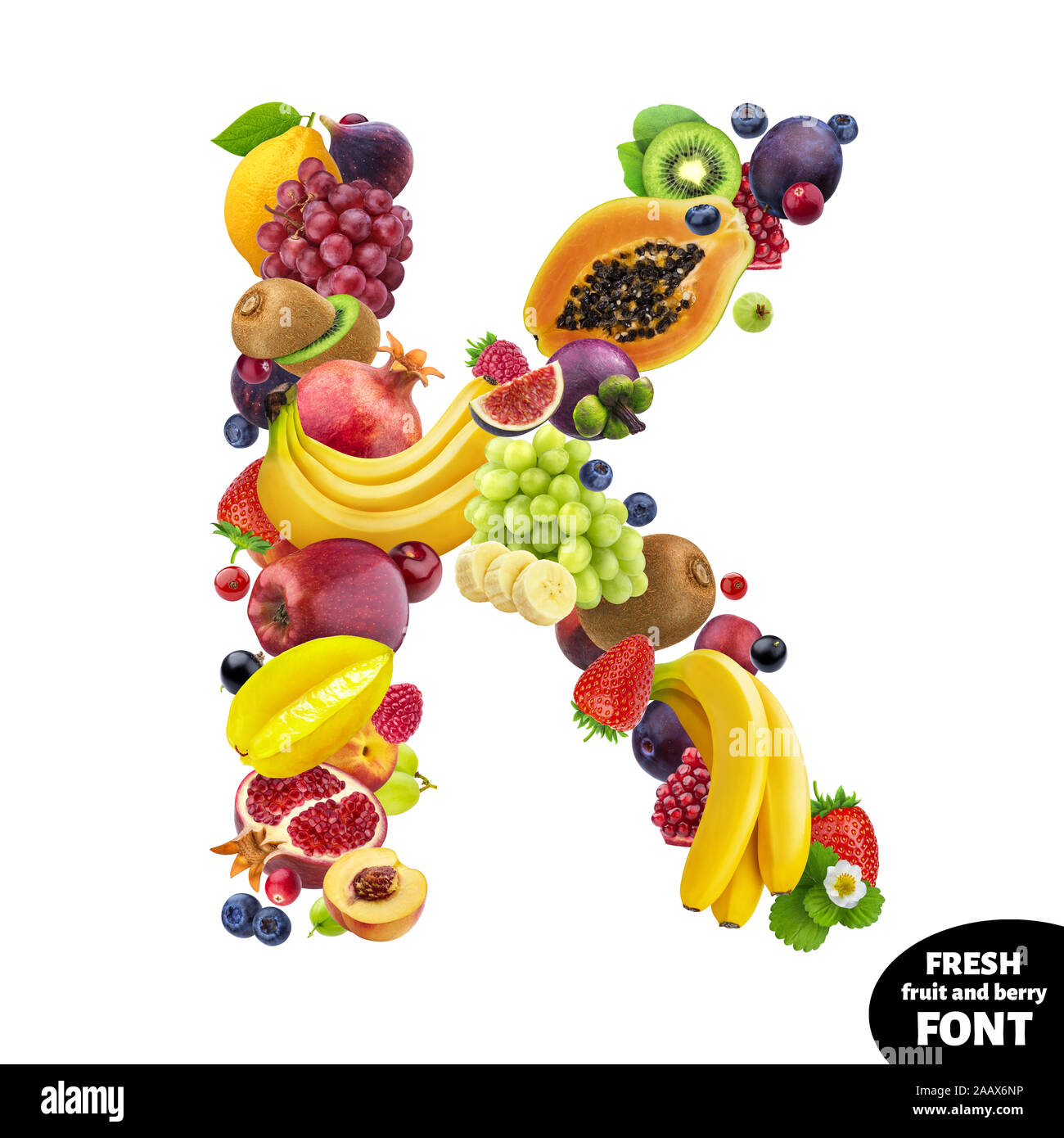 Buchstabe K aus Beeren und Obst, Lebensmittel Schrift auf weißem Hintergrund Stockfoto