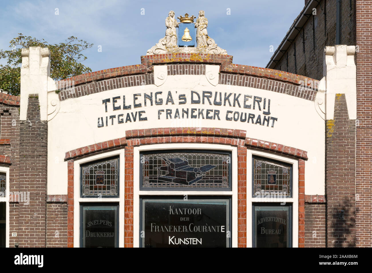 Historische Fassade der ehemaligen Druckerei in Franeker, Friesland, Niederlande Stockfoto