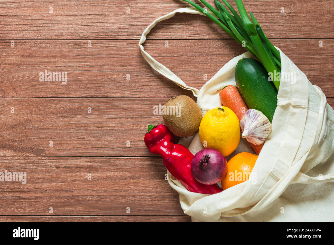 Obst und Gemüse in Baumwolle eco Shopping Bag. Kein Abfall Konzept Stockfoto