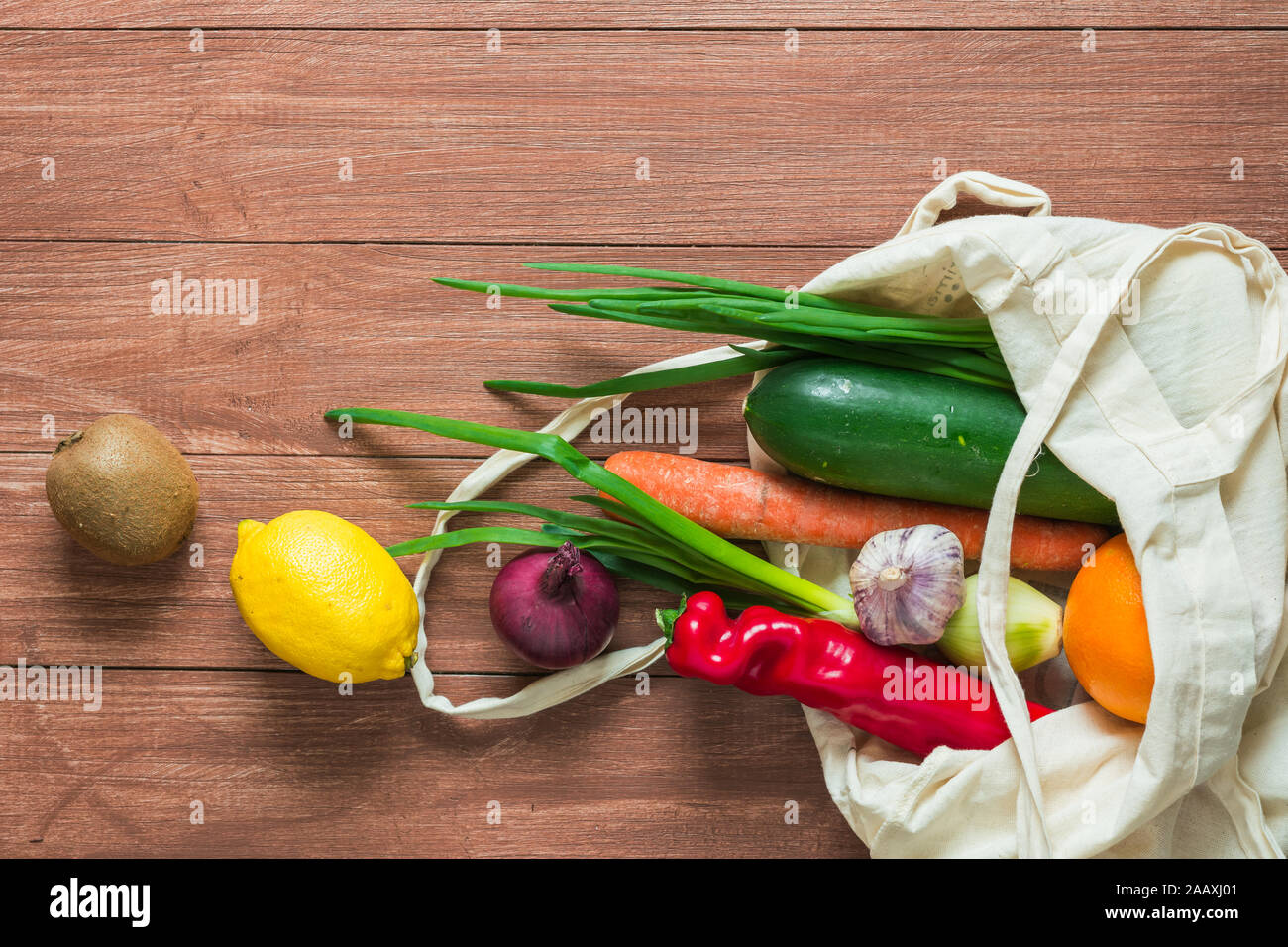 Obst und Gemüse in Baumwolle eco Shopping Bag. Kein Abfall Konzept Stockfoto