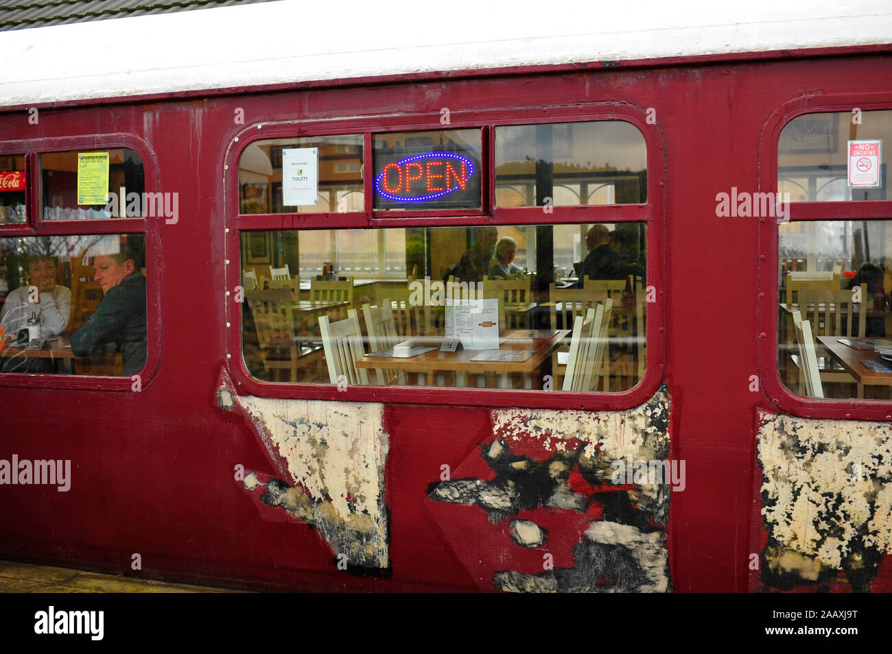 Die Station Cafe in einem umgebauten alten Bahnhof Schlitten auf Pleasure Island, St Annes, Großbritannien Stockfoto