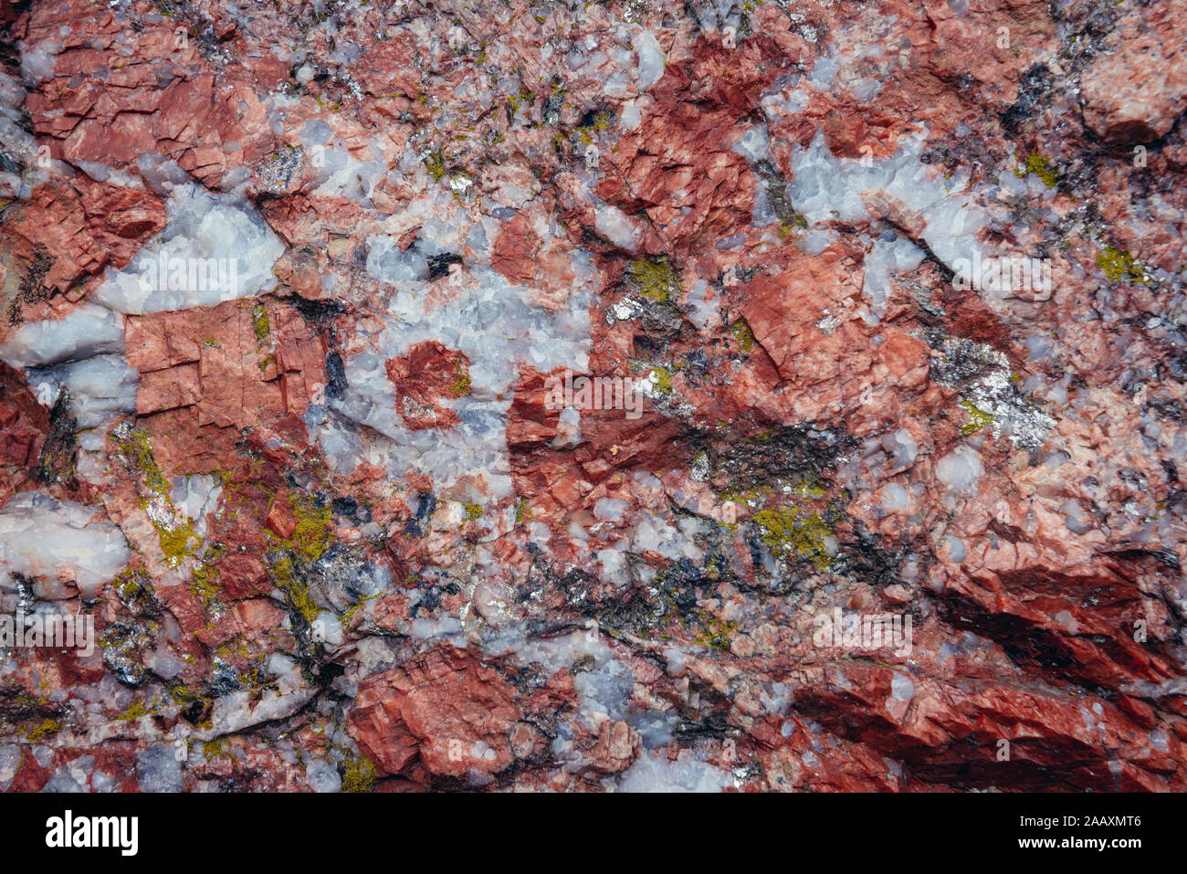 In der Nähe auf einem Pegmatite rock mit Verriegelung Kristalle in Polen Stockfoto
