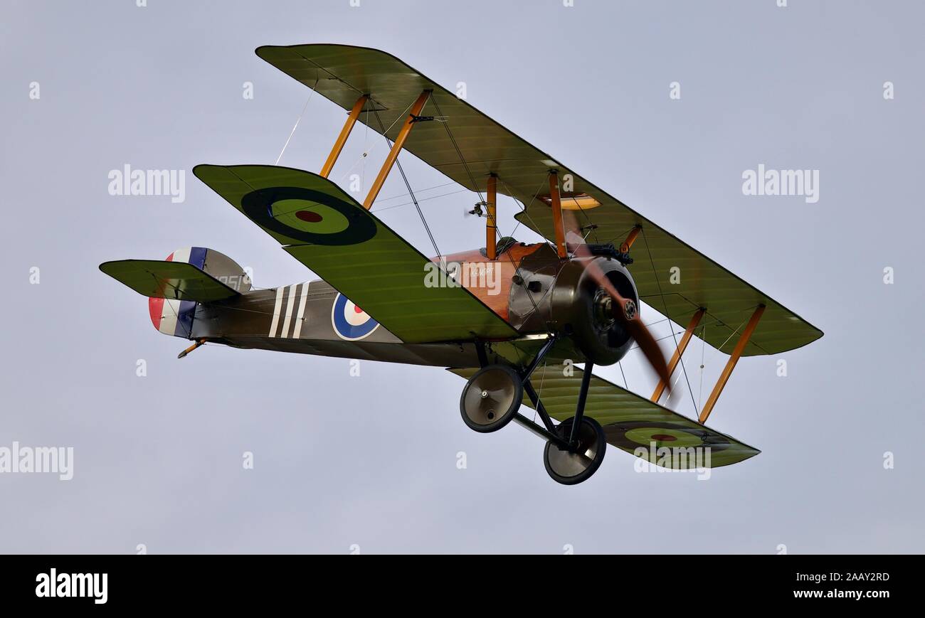 1918 Sopwith Camel Airborne bei Shuttleworth Abend Airshow am 18. Mai 2019 Stockfoto