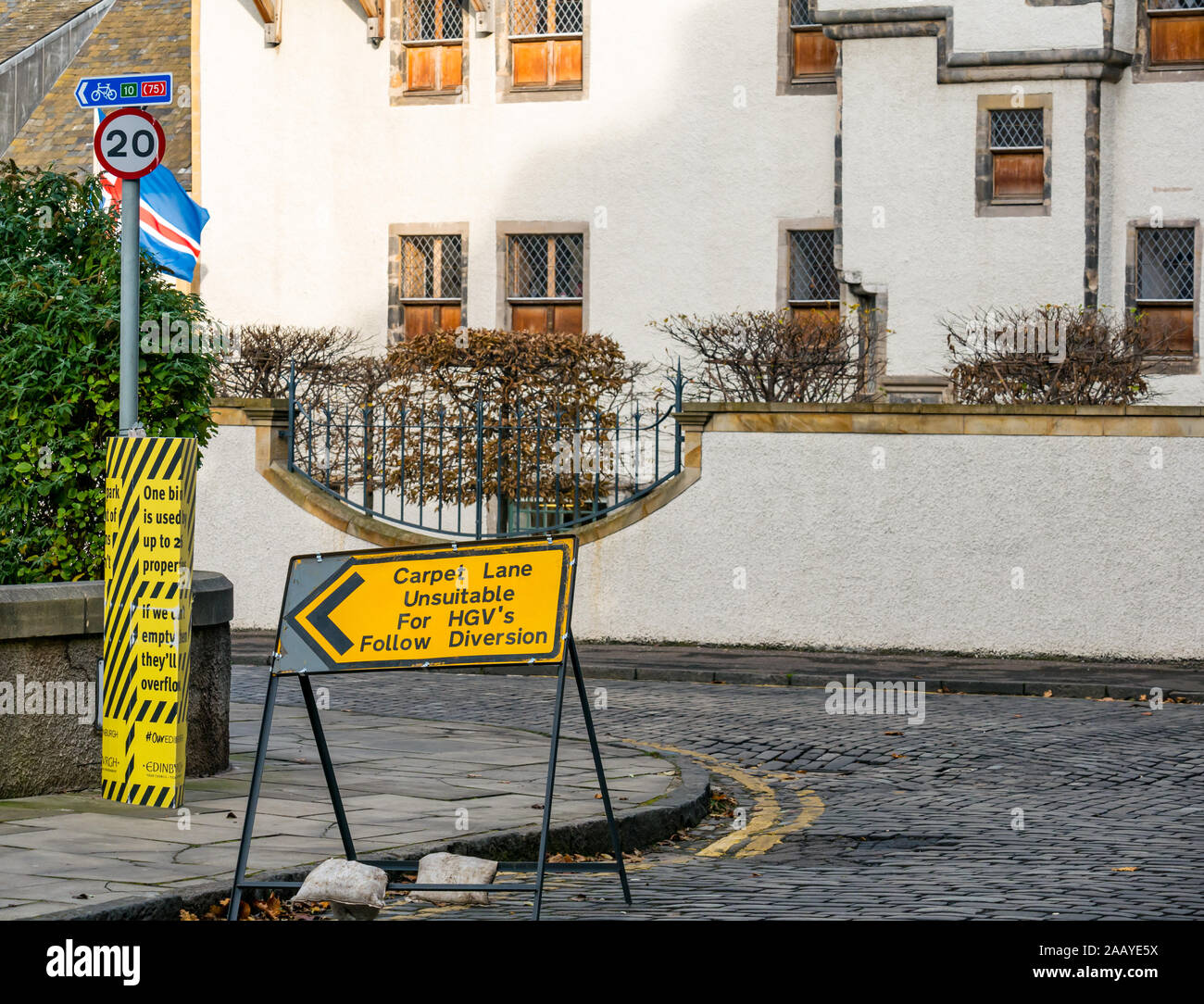 Abzweigung Zeichen aufgrund von Bauarbeiten, Water Street,, Leith, Edinburgh, Schottland, Großbritannien Stockfoto