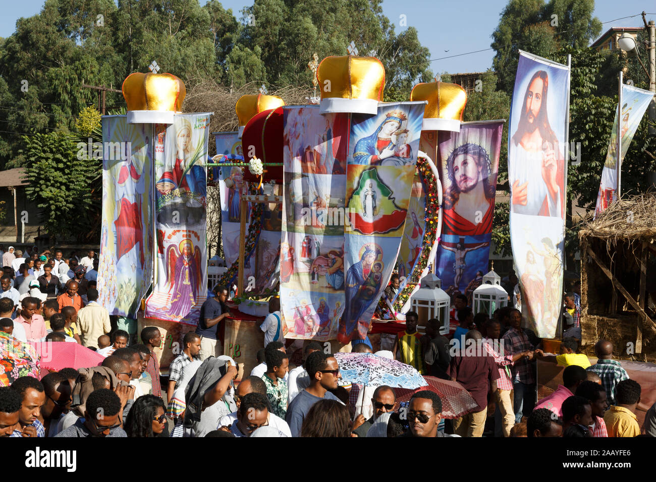 Gonder, Äthiopien, 18. Februar 2015: Einheimische, die sich an der Prozession am Timkat Festival, dem wichtigsten Äthiopischen Orthodoxen Feier von Epiphan Stockfoto