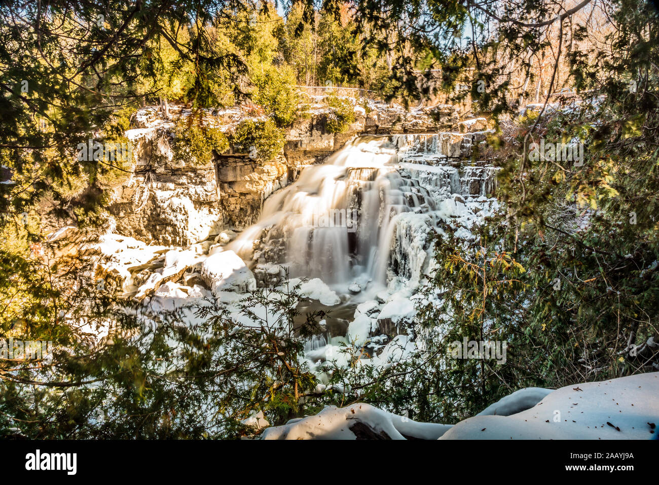 Inglis Falls Conservation Area Niagara Escarpment Bruce Peninsula Owen Sound Ontario Kanada im Winter Stockfoto