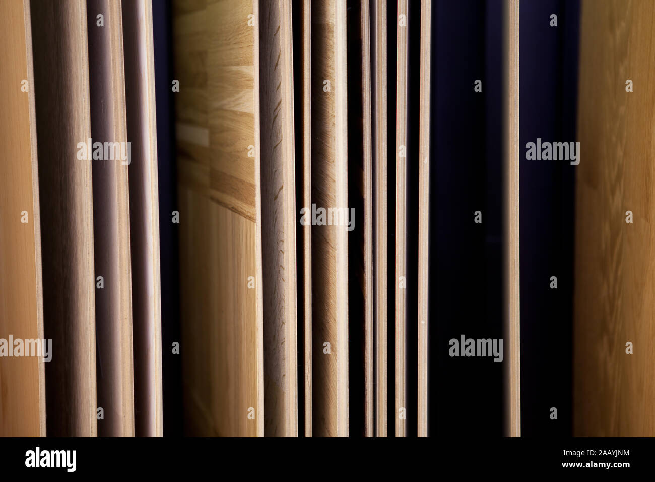 Proben von verschiedenen Farbpalette von Holzböden. Das Konzept der Dekoration Reparatur und Konstruktion Stockfoto