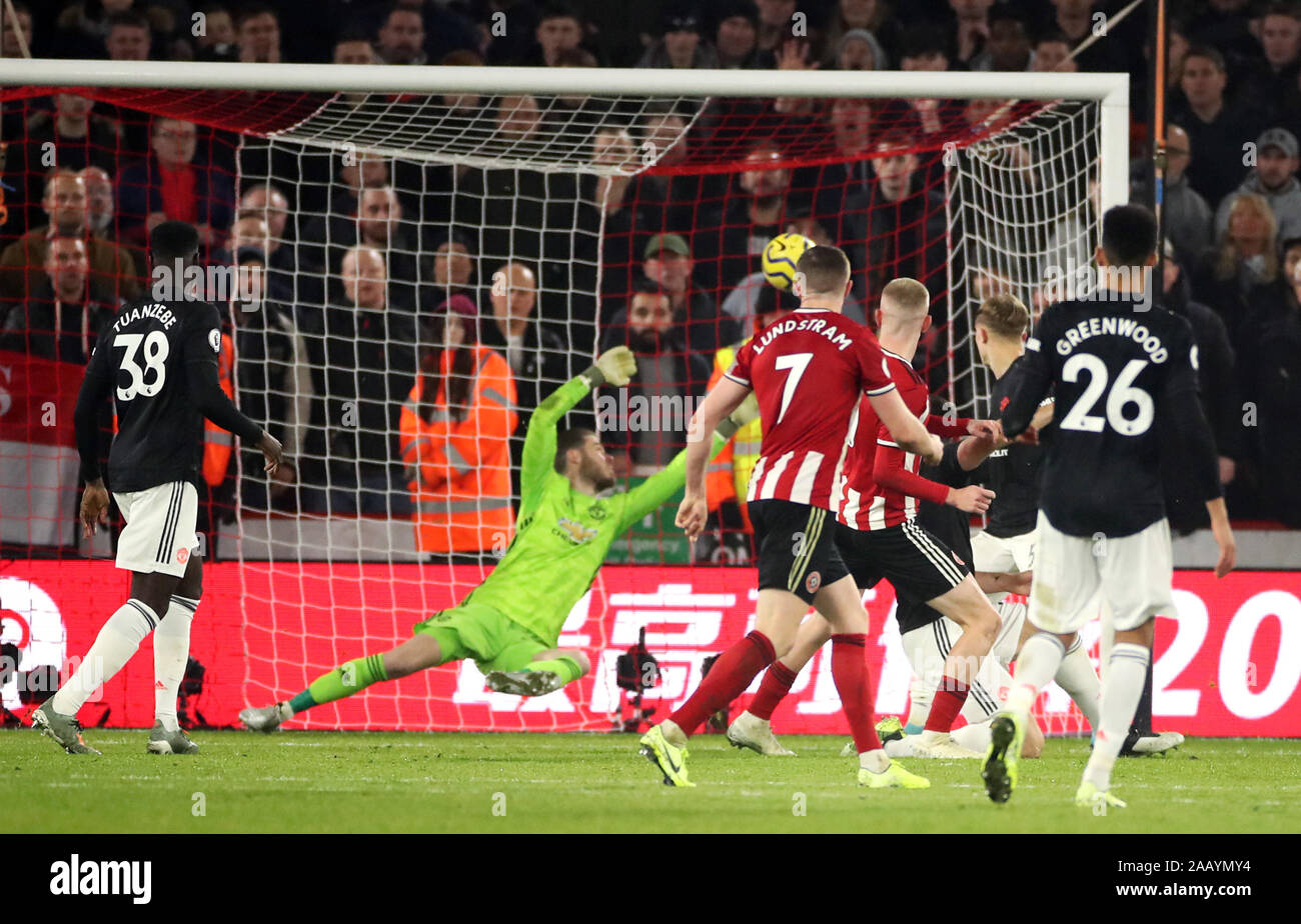 Von Sheffield United Oliver McBurnie (3. rechts) Kerben dritten Ziel seiner Seite des Spiels während der Premier League Match an der Bramall Lane, Sheffield. Stockfoto