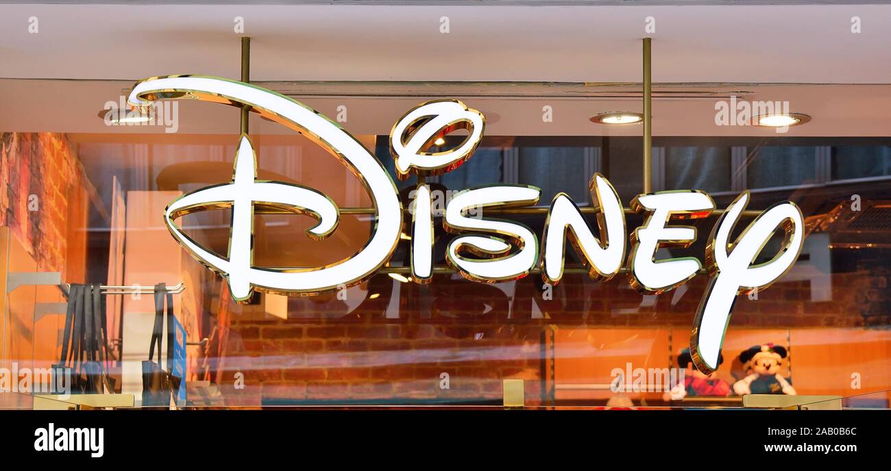 Venedig, Italien, 12. Oktober 2019: Zeichen der Disney Store. Disney ist ein US-amerikanischer diversifizierte multinationale Medien und Unterhaltung Konglomerat Stockfoto