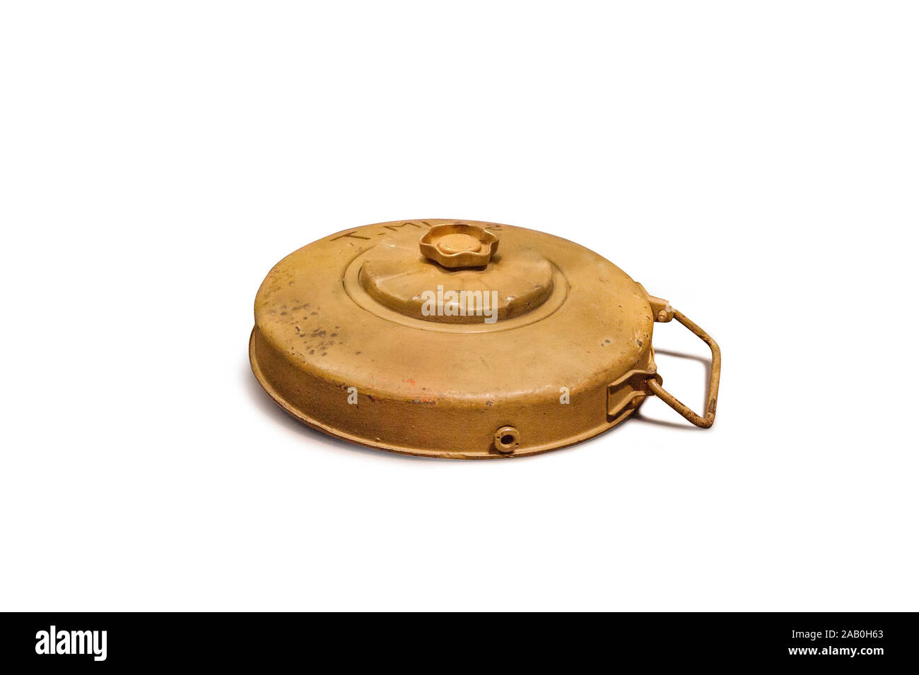 Deutsche anti-tank Mine. Tellermine 42 war ein Deutscher runden Stahlgehäuse anti-tank blast Mine während des Zweiten Weltkriegs verwendet. Stockfoto