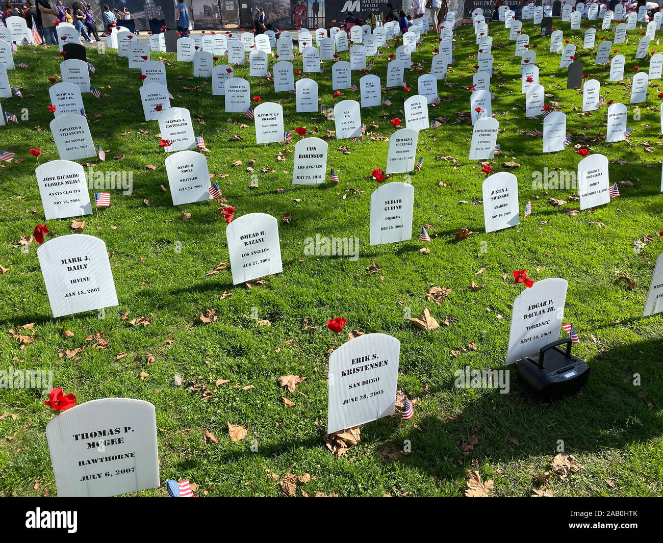 Irak/AFGHANISTAN VETERAN GEDENKSTÄTTEN angezeigt auf Marine Tag in San Diego Von der Veteranen für den Frieden Organisation. Schwarze Markierungen zeigen Selbstmorde. Foto: Tony Gale Stockfoto