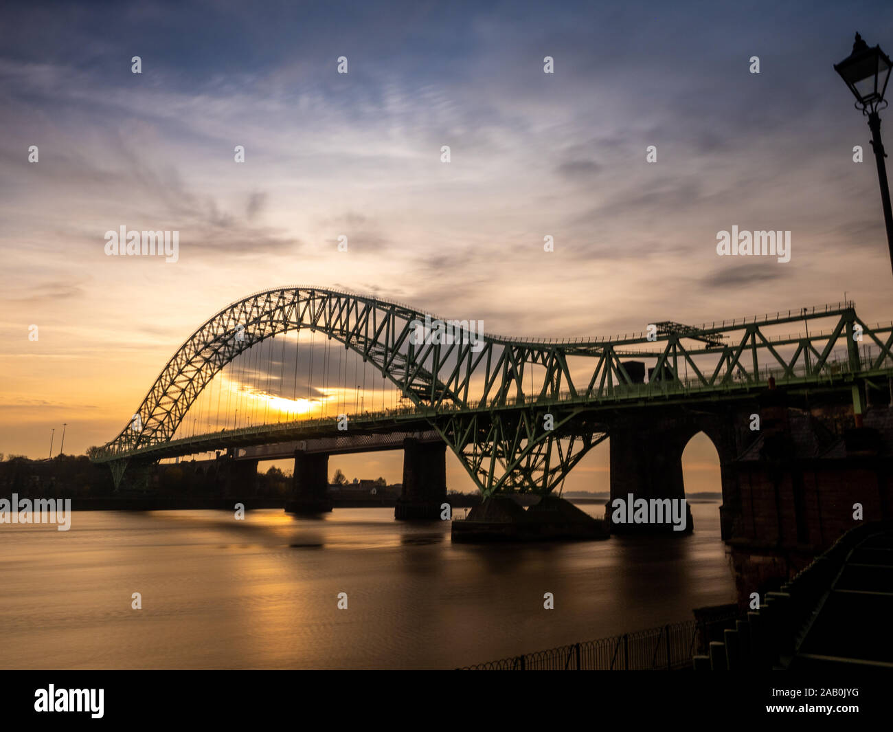 Die Runcorn in Widnes Silver Jubilee Bridge Stockfoto