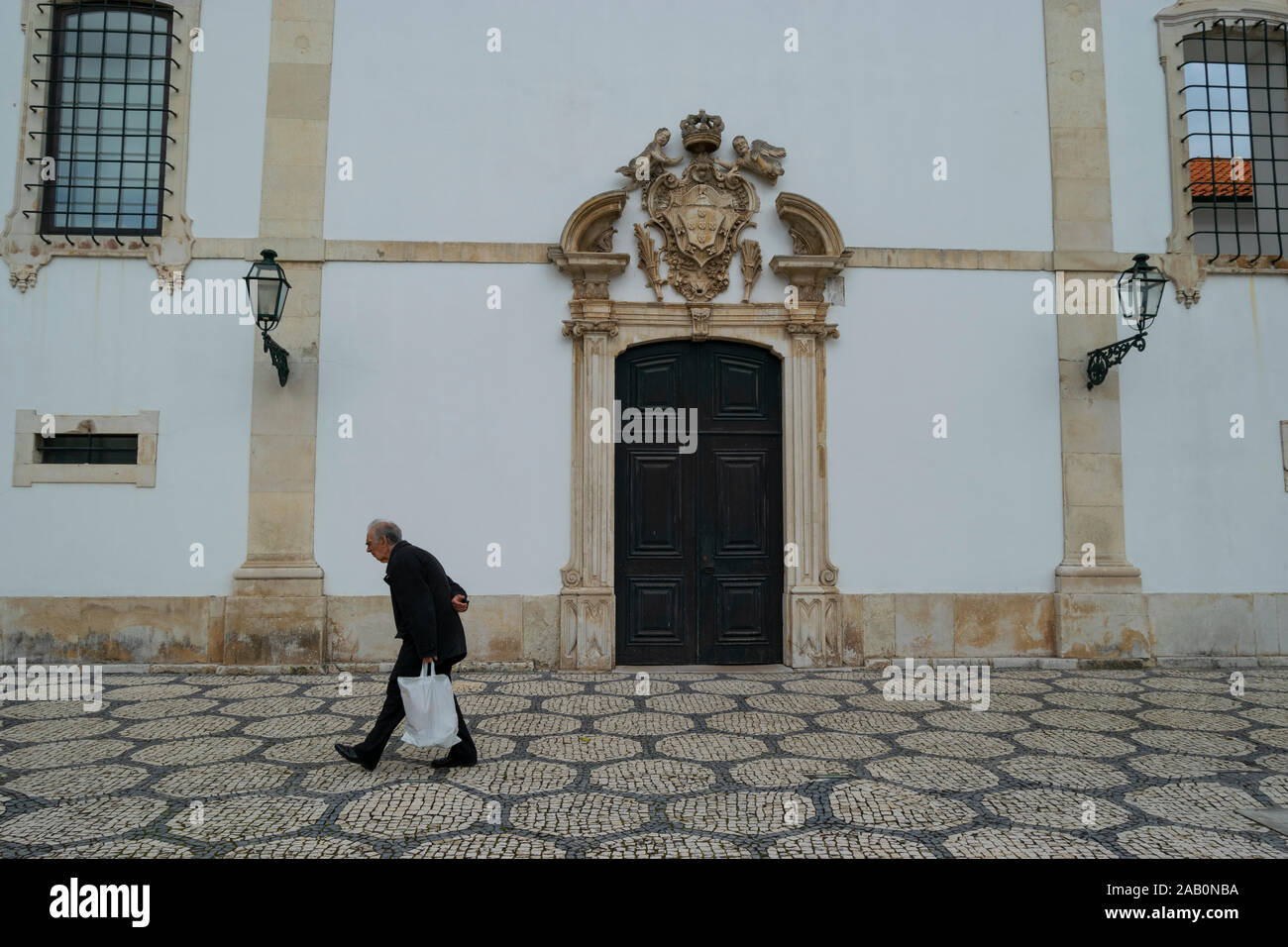 Straßenszene vor dem Aveiro Museum im Zentrum von Aveiro Portugal Stockfoto