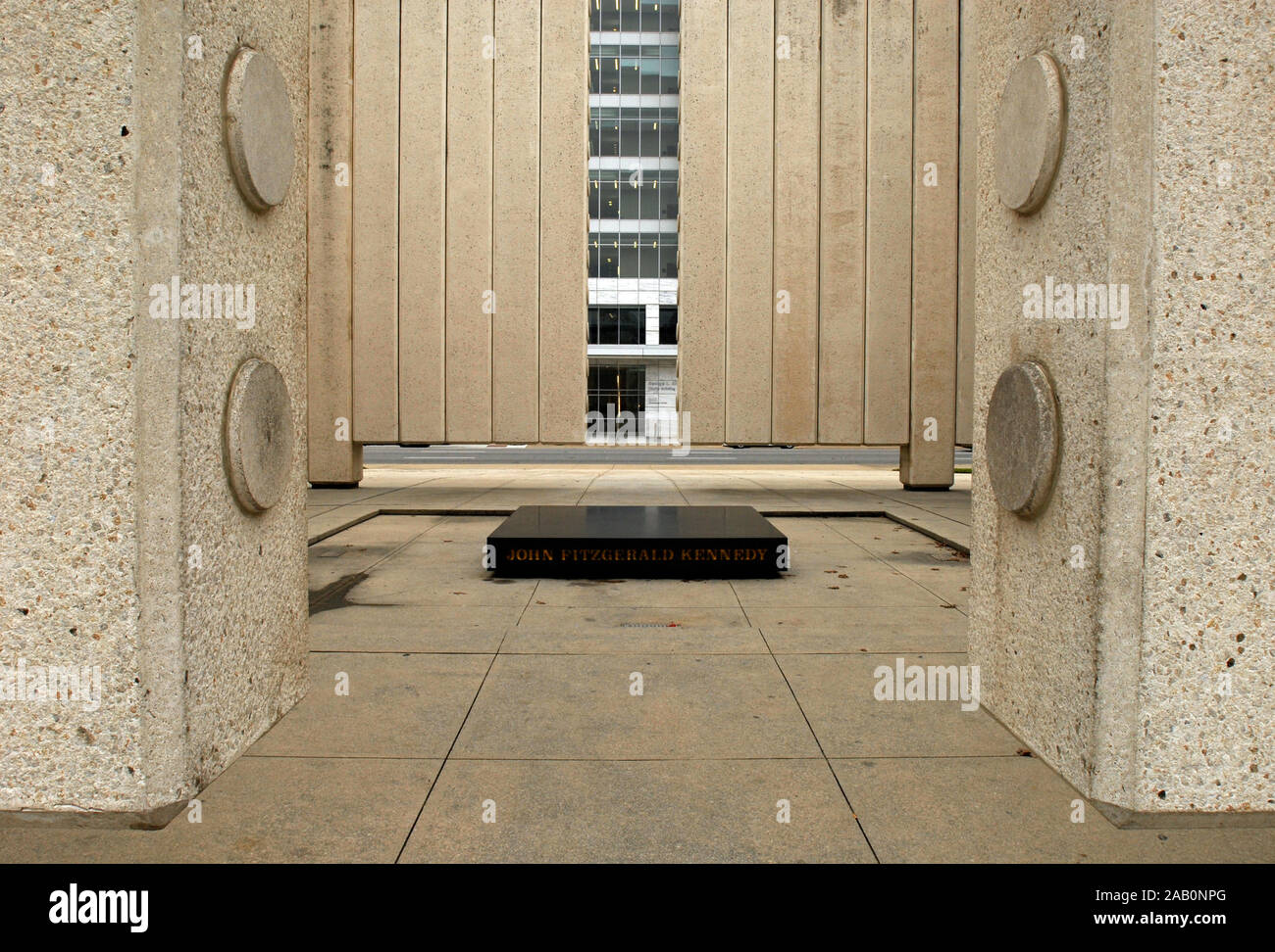 Detail der John Fitzgerald Kennedy Memorial in der Innenstadt von Dallas, Texas, entworfen von Architekt Philip Johnson und 1970 eröffnet. Stockfoto