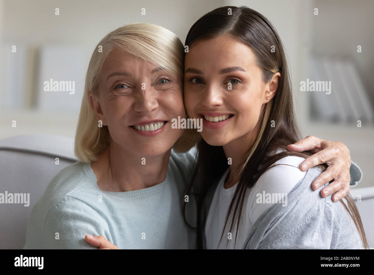 Schließen Sie herauf Bild mehrere Generationen weibliche Family Portrait Stockfoto