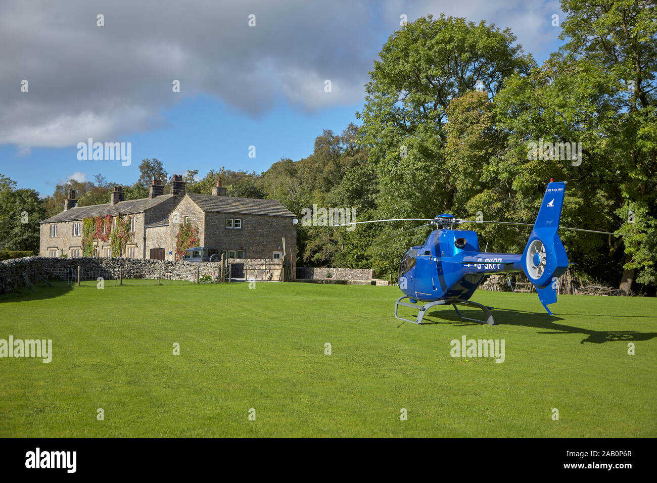 Airbus/Eurocopter EC 120 B auf einem Bauernhof in Yorkshire, England. Stockfoto