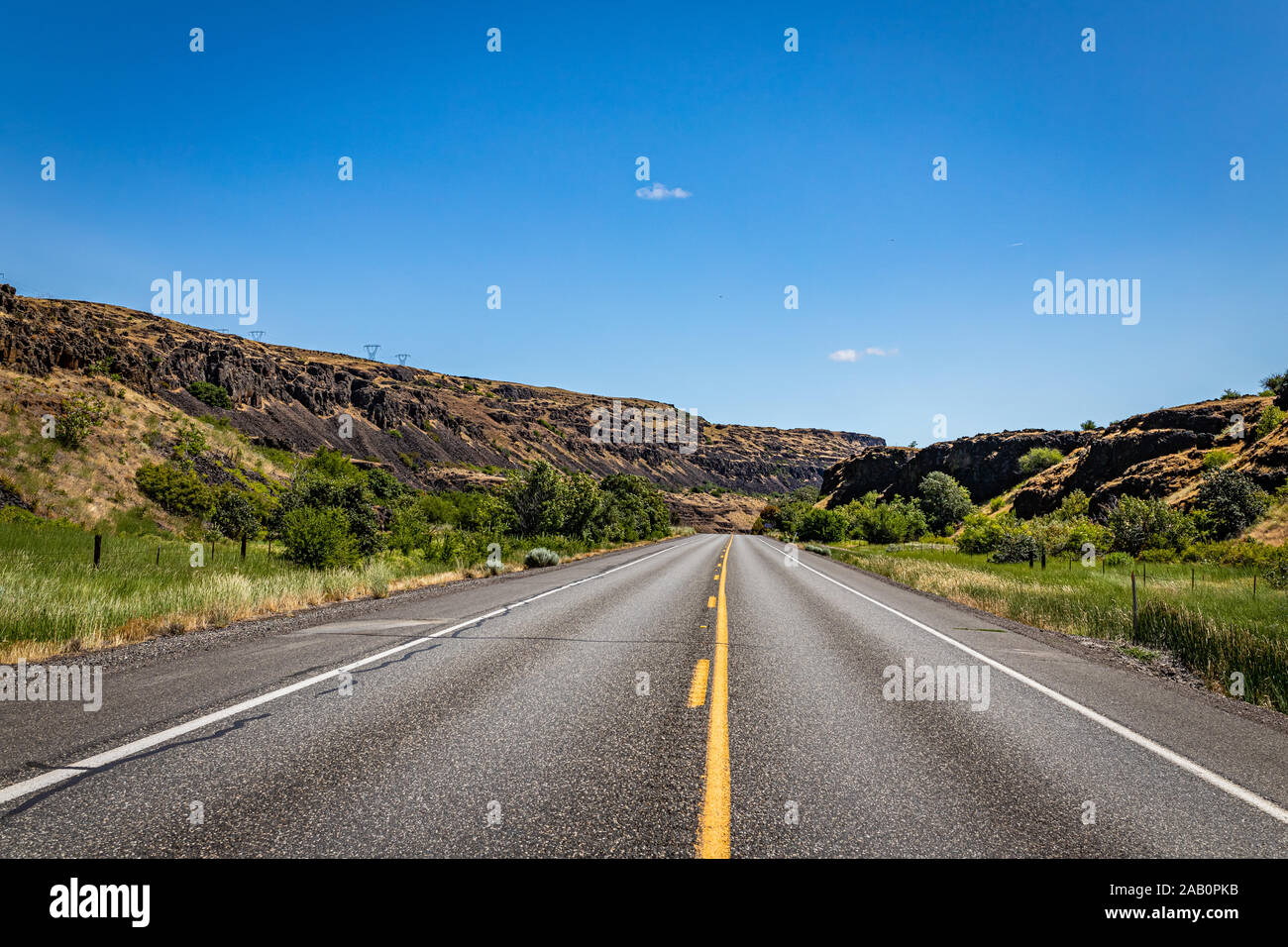 Lewis und Clark Highway folgt der Columbia River Gorge entlang der Washington Seite. Stockfoto