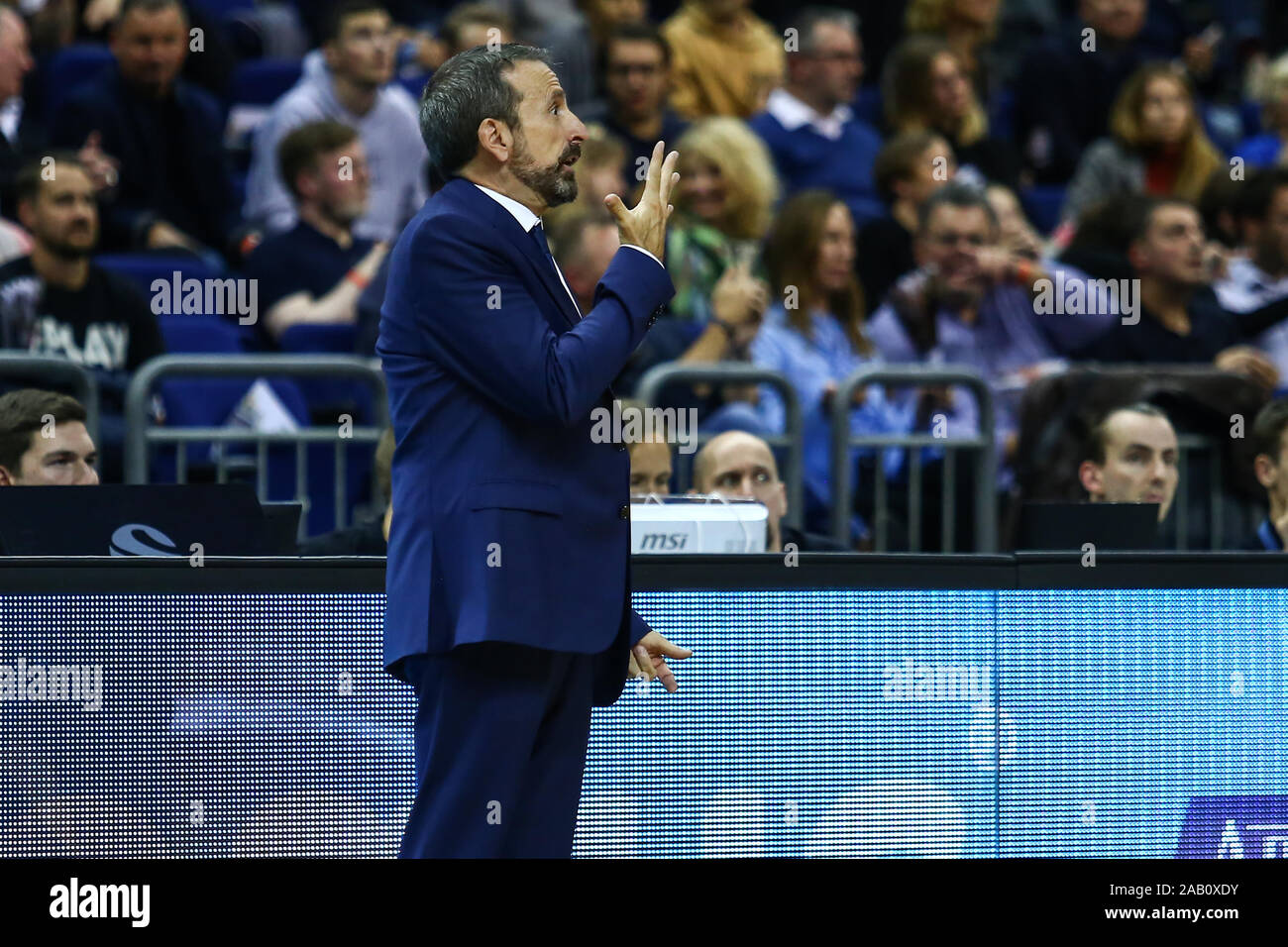 Berlin, Deutschland, Oktober 04, 2019: Joan Plaza Haupttrainer von Zenit St. Petersburg während der basketballspiel zwischen Alba Berlin und Zenit St. Petersburg Stockfoto