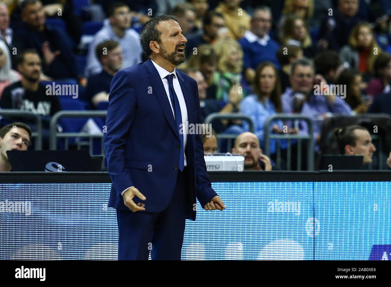 Berlin, Deutschland, Oktober 04, 2019: Joan Plaza Haupttrainer von Zenit St. Petersburg während der basketballspiel zwischen Alba Berlin und Zenit Stockfoto