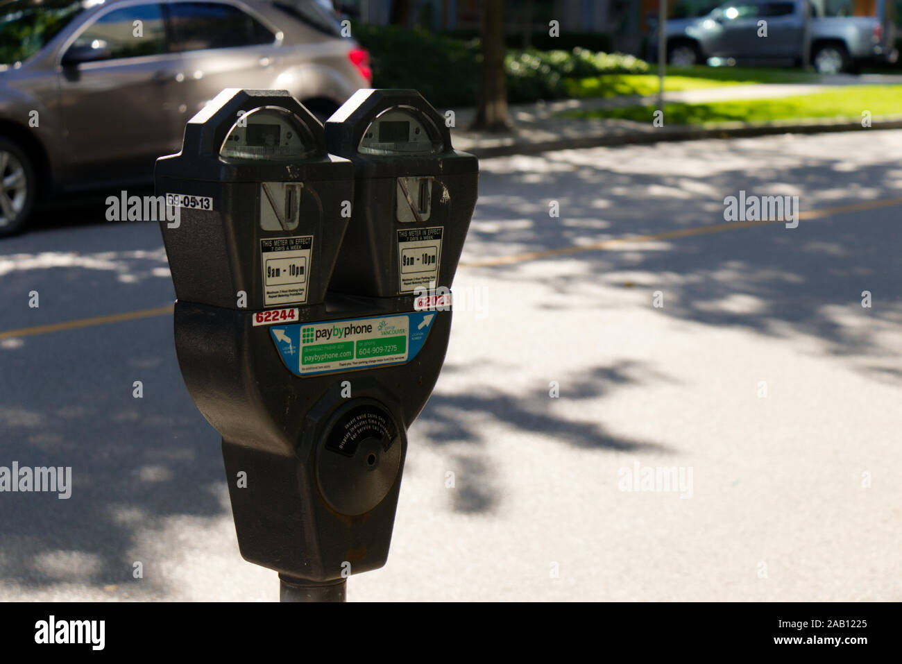 Vancouver, Kanada - 25. September 2019: Parkuhr auf West Pender Street, Vancouver. Bezahlen per Telefon zur Verfügung. Stockfoto