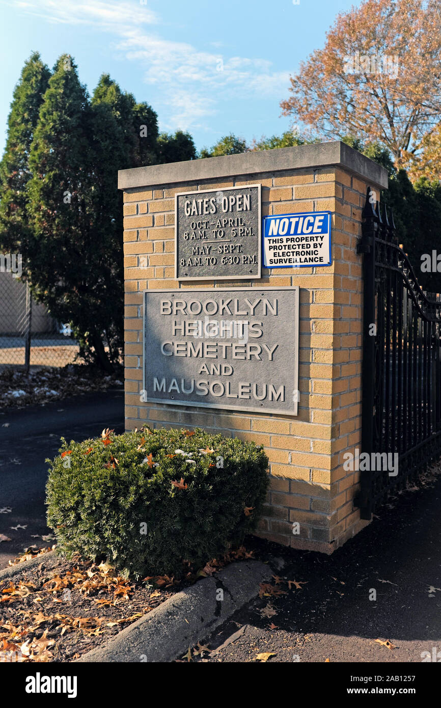 Brooklin Höhen Friedhof und Mausoleum Eingang signage in Cleveland, Ohio, USA, bekannt für die anonymen Grab von Johannes Demanjuk. Stockfoto