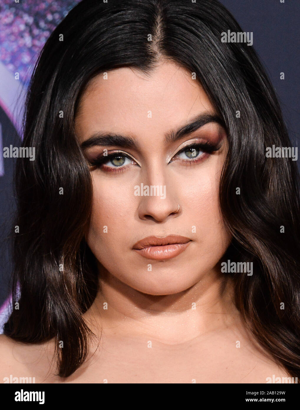 Los Angeles, USA. 24 Nov, 2019. Sängerin Lauren Jauregui kommt für die 47. jährlichen American Music Awards, die in den Microsoft Theater in Los Angeles am Sonntag, 24. November 2019. Foto von Jim Ruymen/UPI Quelle: UPI/Alamy leben Nachrichten Stockfoto