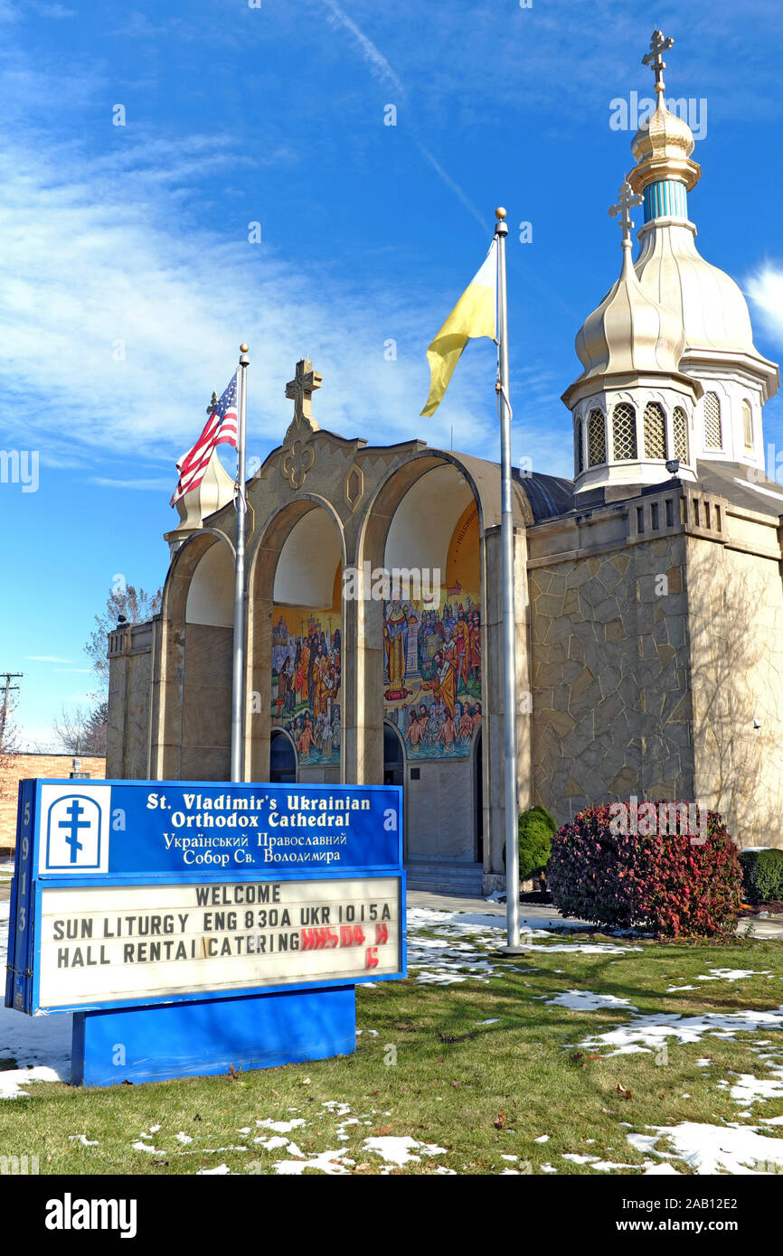 St. Vladimir Ukrainischen Orthodoxen Kathedrale auf der Staatsstraße in Parma, Ohio, einem Vorort von Cleveland, Ohio. Stockfoto