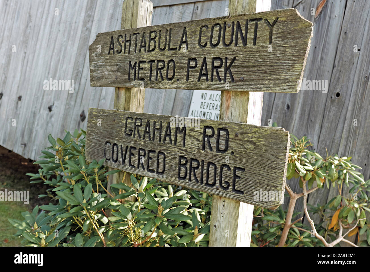 Schild Ashtabula County Metro Park Graham Covered Bridge im Ashtabula County, Ohio, USA. Stockfoto