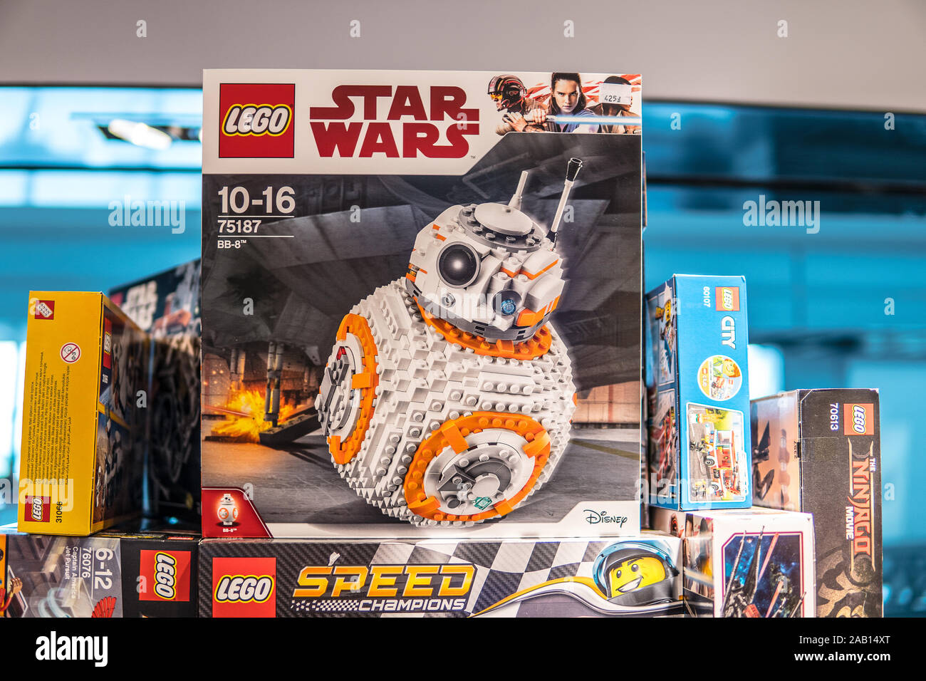 BB-8 Lego Star Wars, der Letzte Jedi, BB8, Disney, für Kinder im Alter von 10-16, 75187, Box im Shop Anzeige zum Verkauf Stockfoto