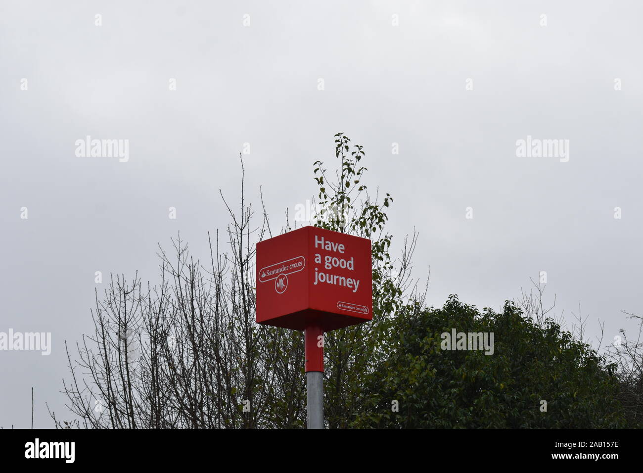 Santander Zeichen an einem Fahrrad Pick-up Punkt - "Gute Reise". Stockfoto