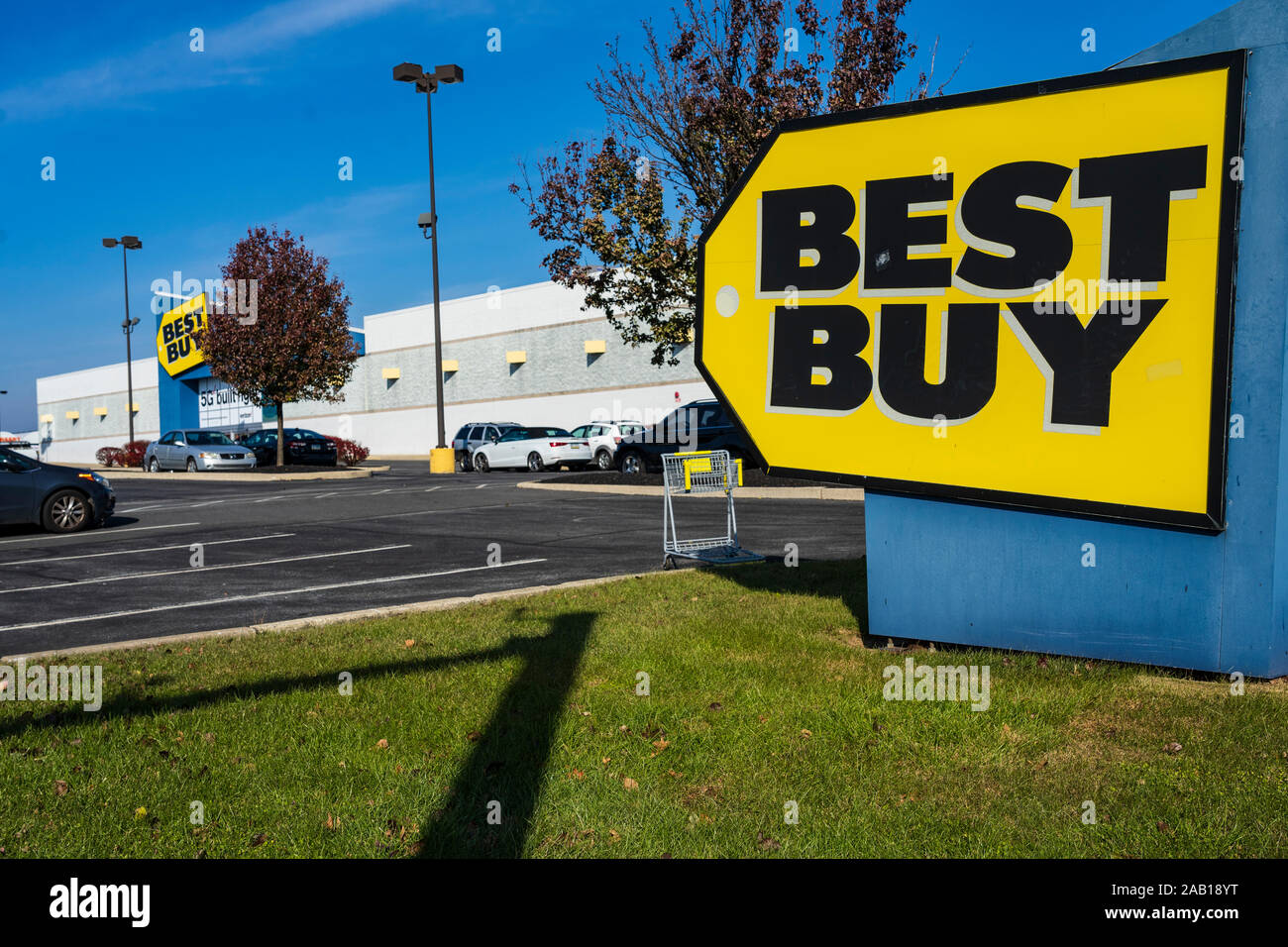 Wyomissing, PA USA - November 21, 2019: Best Buy ist ein großer amerikanischer Elektrofachmarkt mit 1.000 Standorten in den USA, Kanada und Mexiko Stockfoto