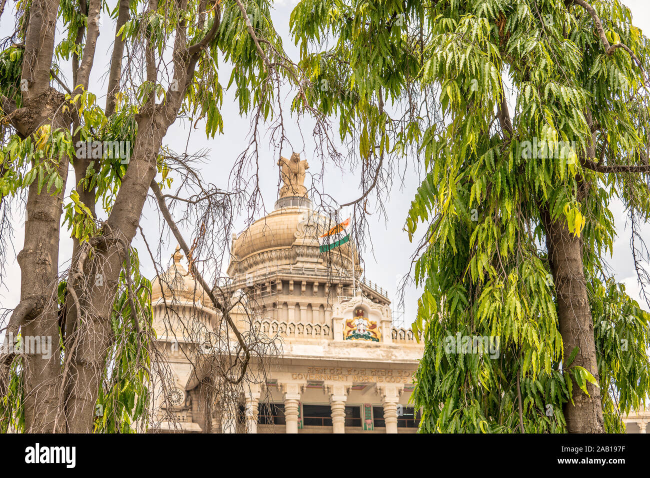 Bengaluru City, Vidhana Soudha - Regierung von Karnataka, in der Art beschrieben, wie Mysore Neo-Dravidian, enthält indo-sarazenischen, Dravidian Styles Stockfoto